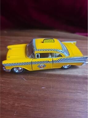 KiNSMART 1957 Chevy Bel Air Coupe Classic Taxi Cab 1:40 Scale Die Cast Metal